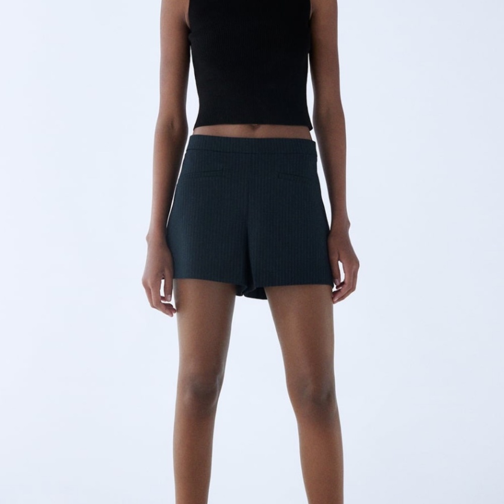 ZARA PINSTRIPE SHORTS WITH POCKETS